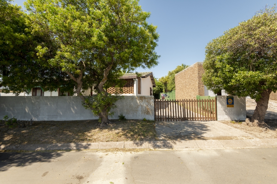 3 Bedroom Property for Sale in Middedorp Western Cape